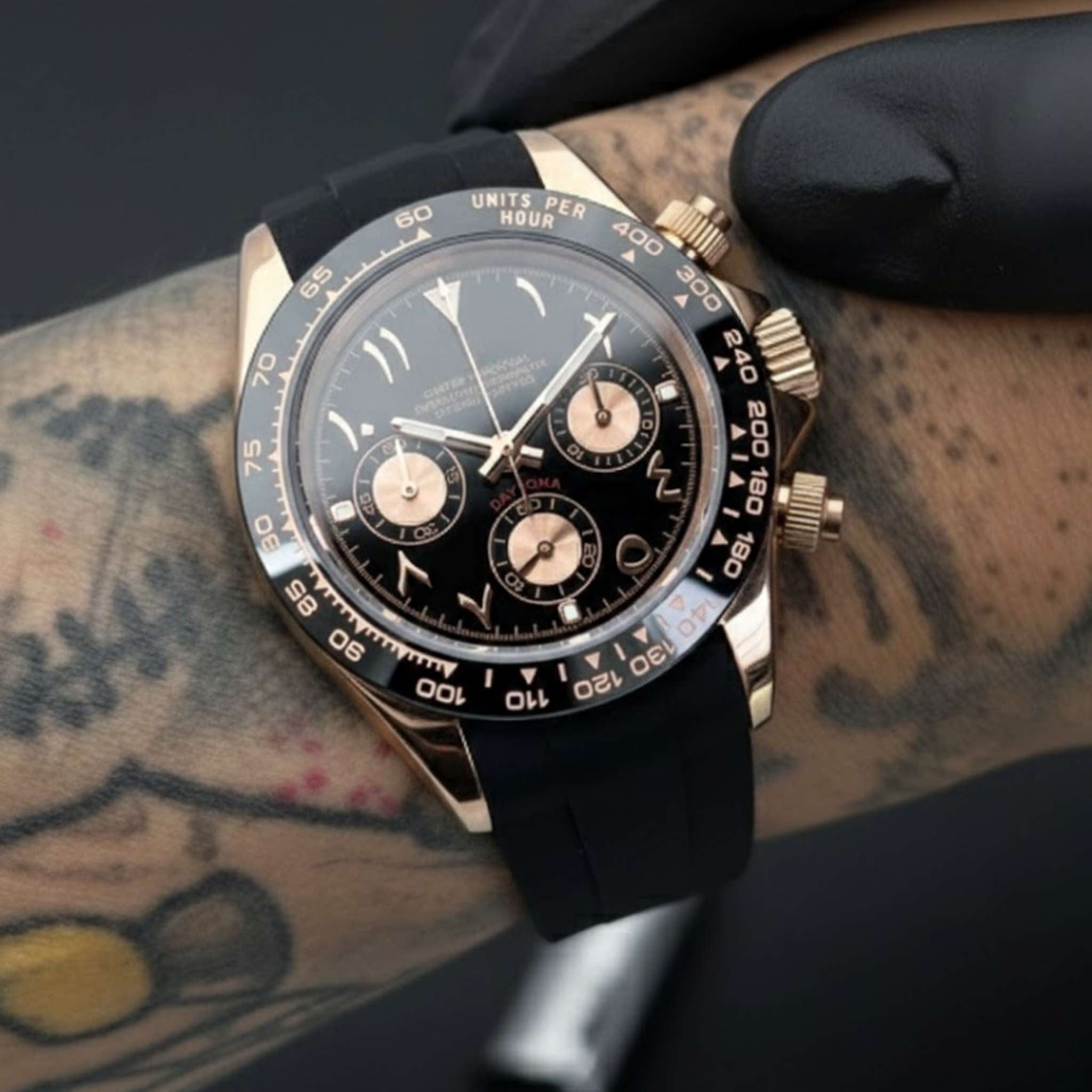 Chrono Arabic Or Rose Oysterflex – Chronographe Méca-Quartz