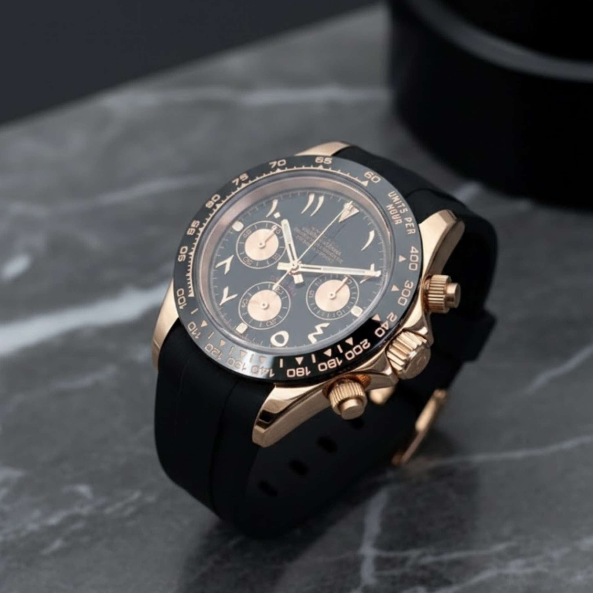 Chrono Arabic Or Rose Oysterflex – Chronographe Méca-Quartz