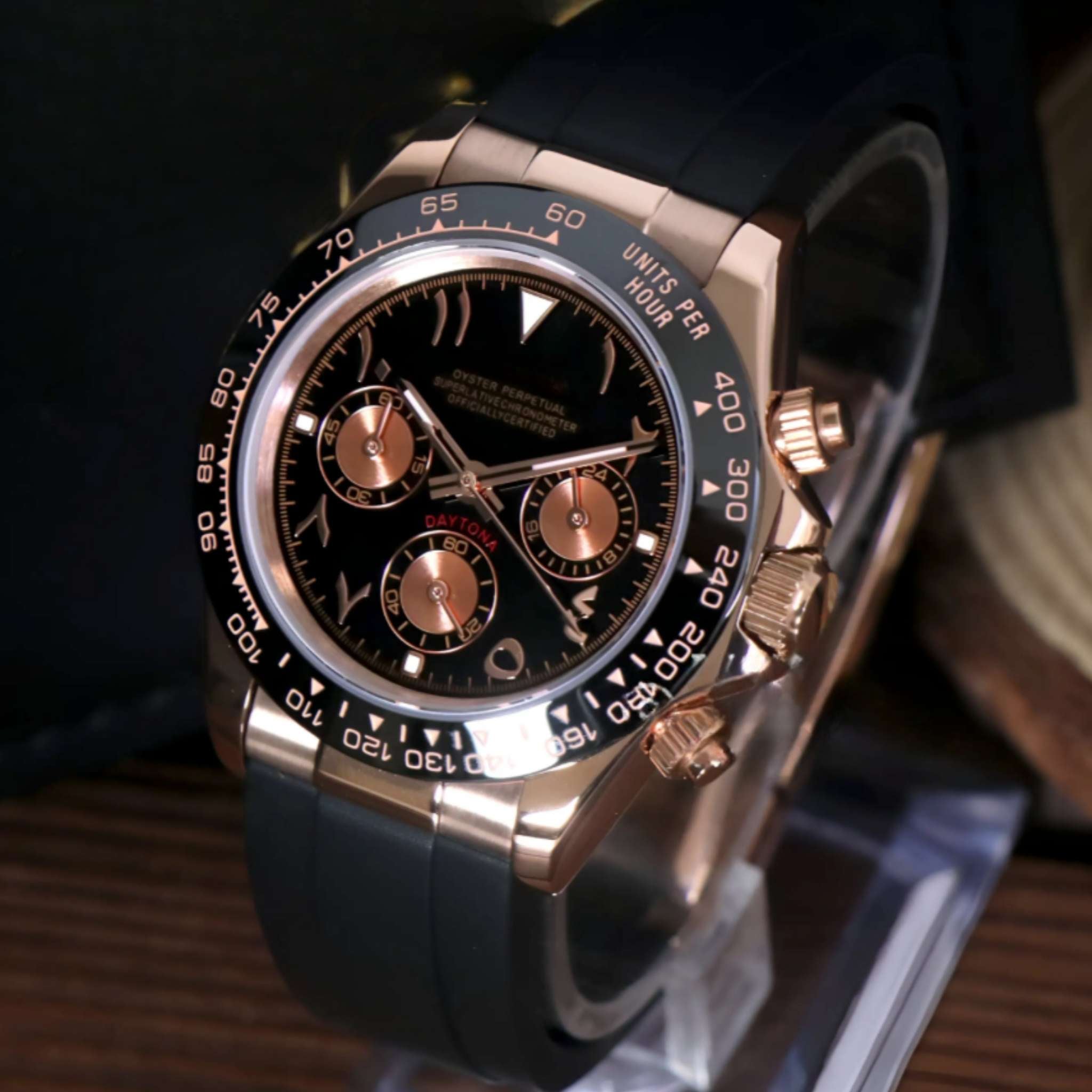 Chrono Arabic Or Rose Oysterflex – Chronographe Méca-Quartz