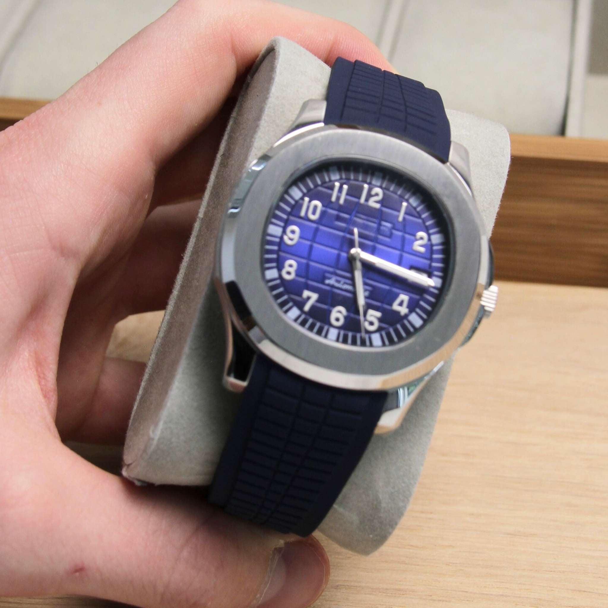 Montre SEIKMOD Aquanaut Bleu automatique NH35 photographiée à plat.