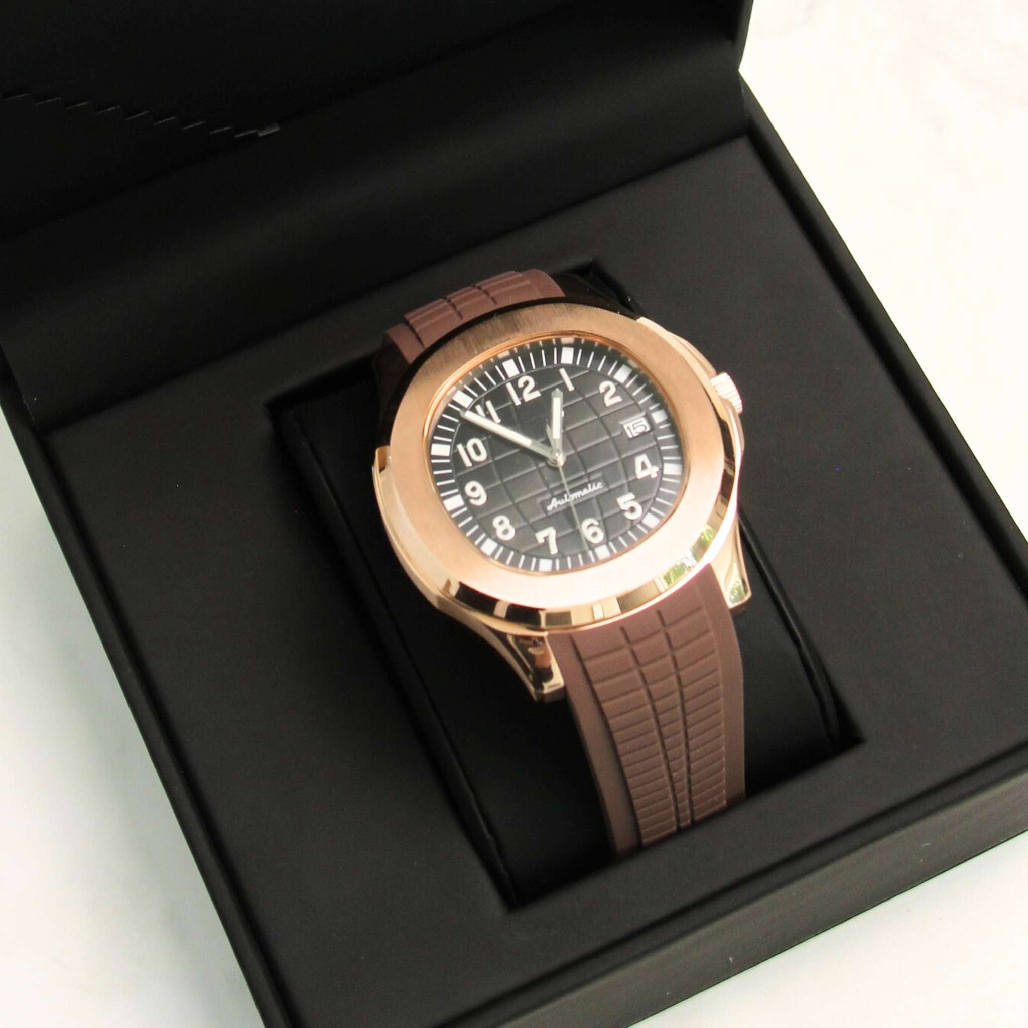 Montre SEIKMOD Aquanaut Marron Or Rose présentée dans son écrin premium Modus Horlogerie.