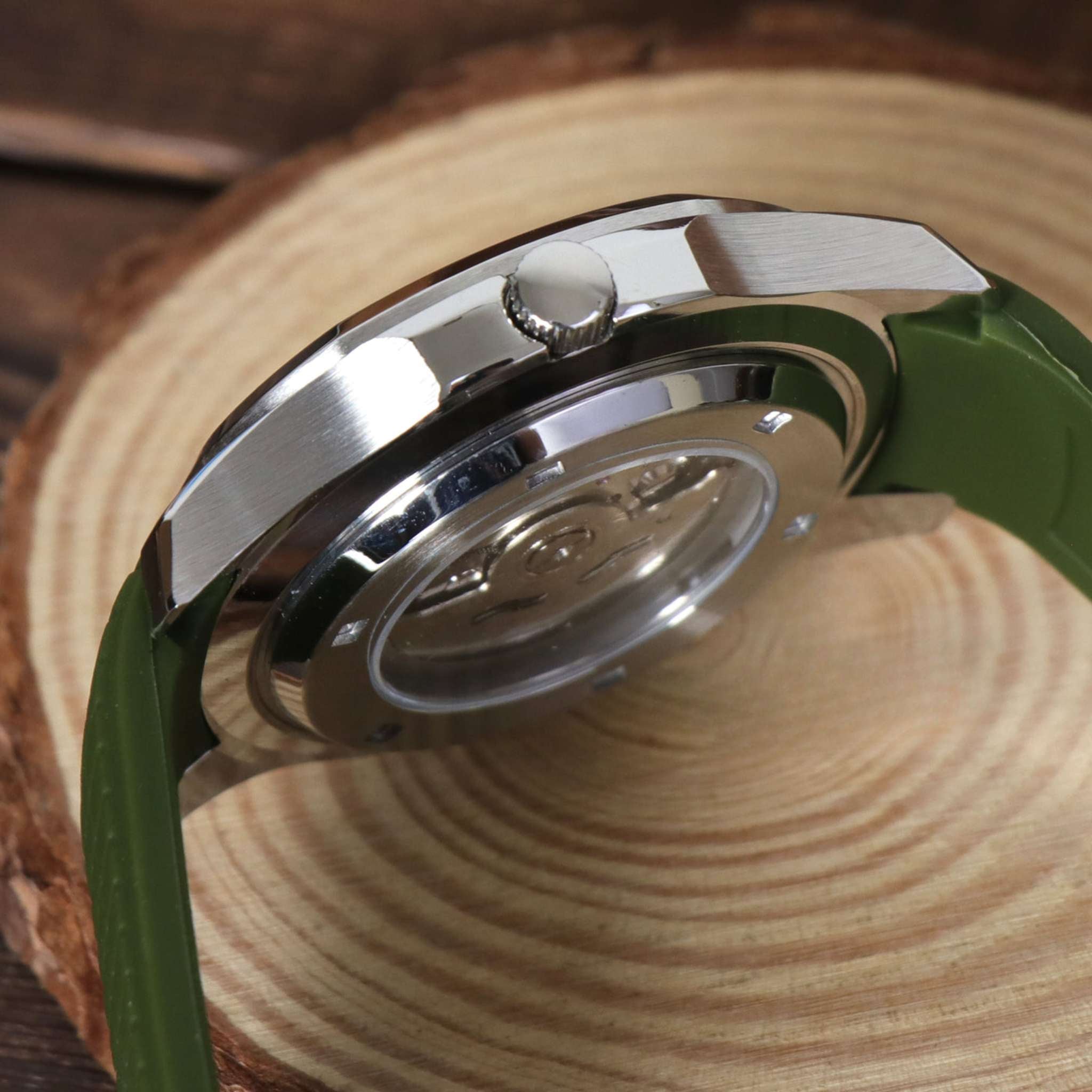 Montre SEIKMOD Aquanaut Vert automatique NH35 photographiée à plat.