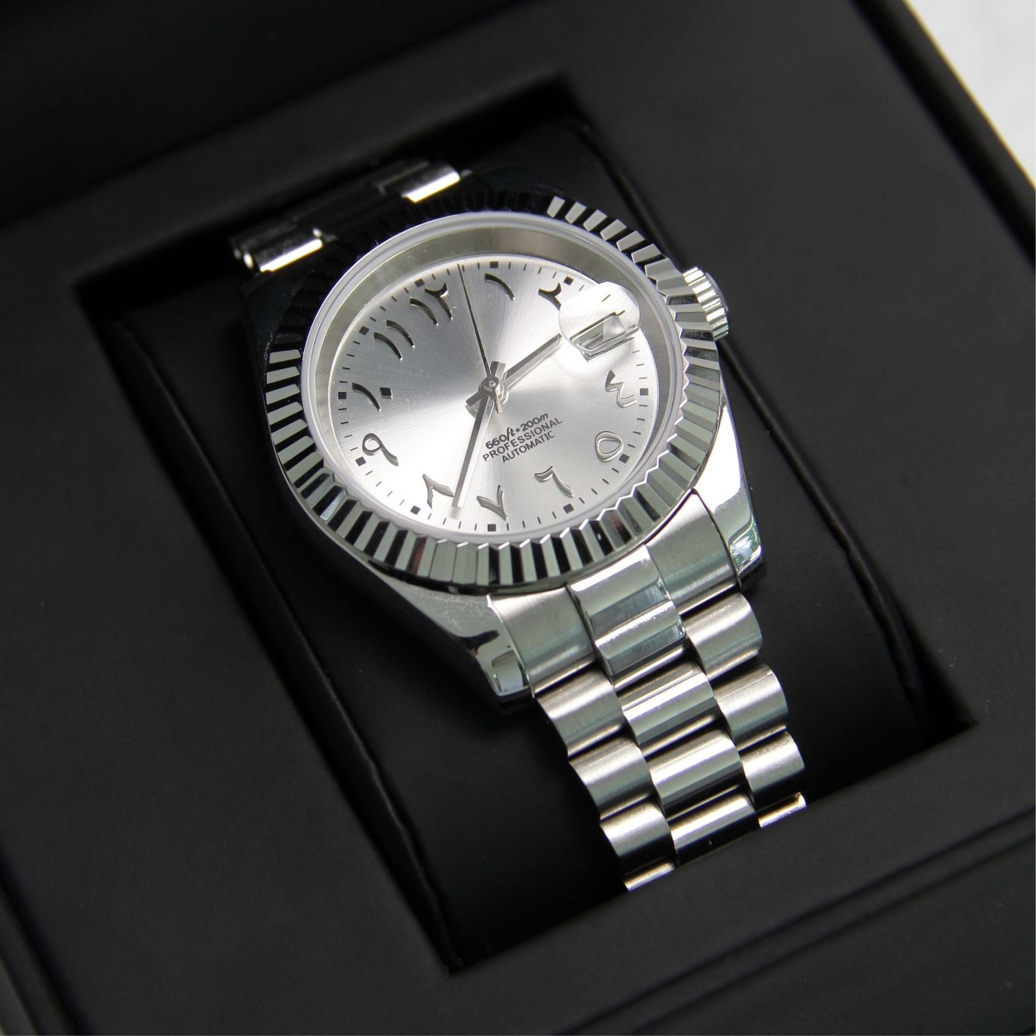 “Cadran argenté de la montre SEIKMOD Datejust Arabic Argent NH35 avec chiffres arabes et aiguilles luminescentes”