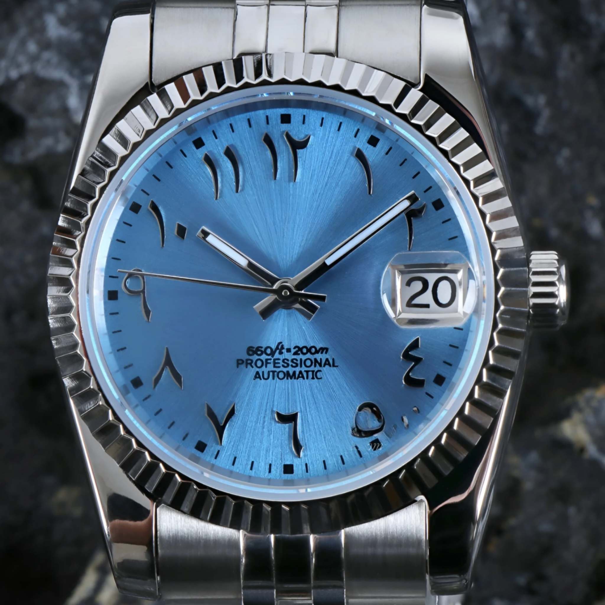 “Cadran bleu ciel de la montre SEIKMOD Datejust Arabic NH35 avec chiffres arabes et aiguilles luminescentes”