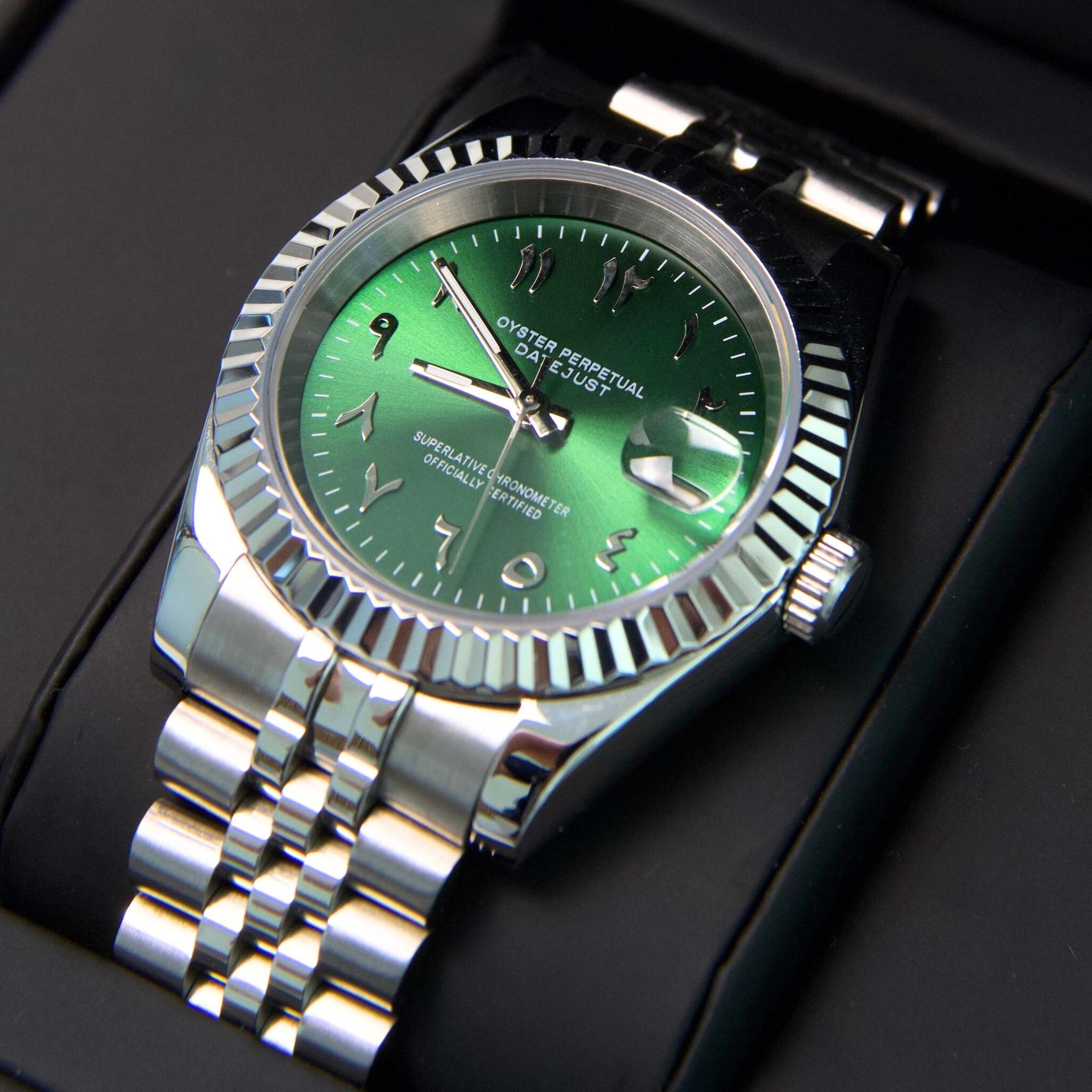 “Cadran vert de la montre SEIKMOD Datejust Arabic Vert NH35 avec chiffres arabes et aiguilles luminescentes”