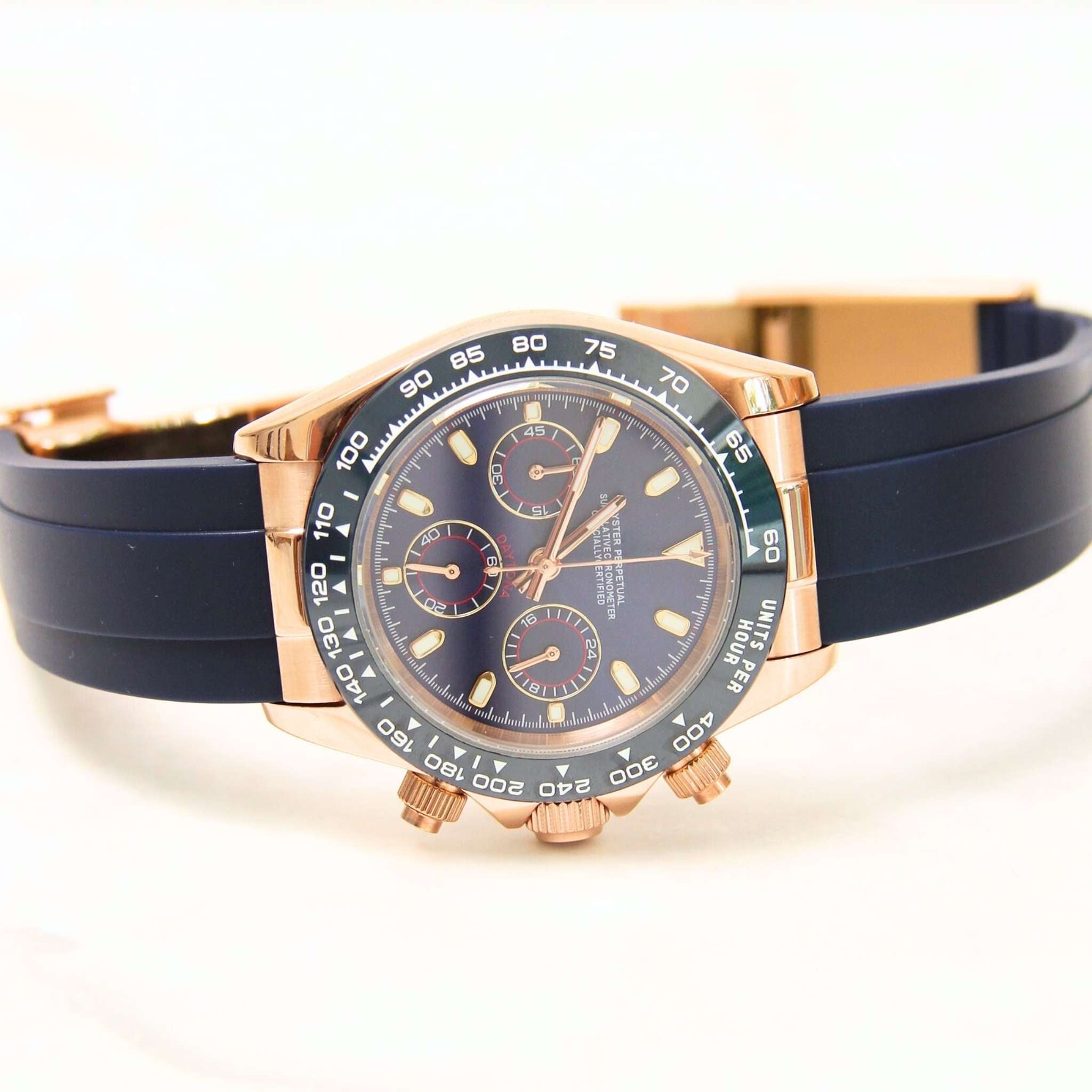 “Montre SEIKMOD Daytona Bleu Or Rose VK63 vue complète à plat, cadran bleu et bracelet Oysterflex sport luxe”