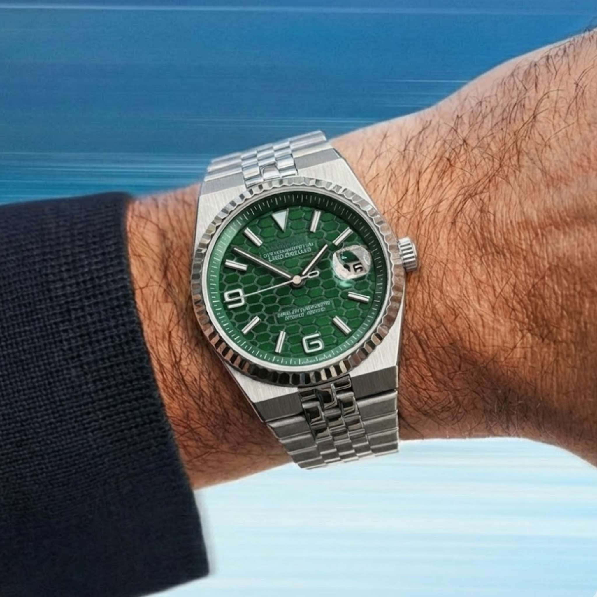 Montre Seikmod Land Dweller verte portée au poignet pour visualiser le rendu réel
