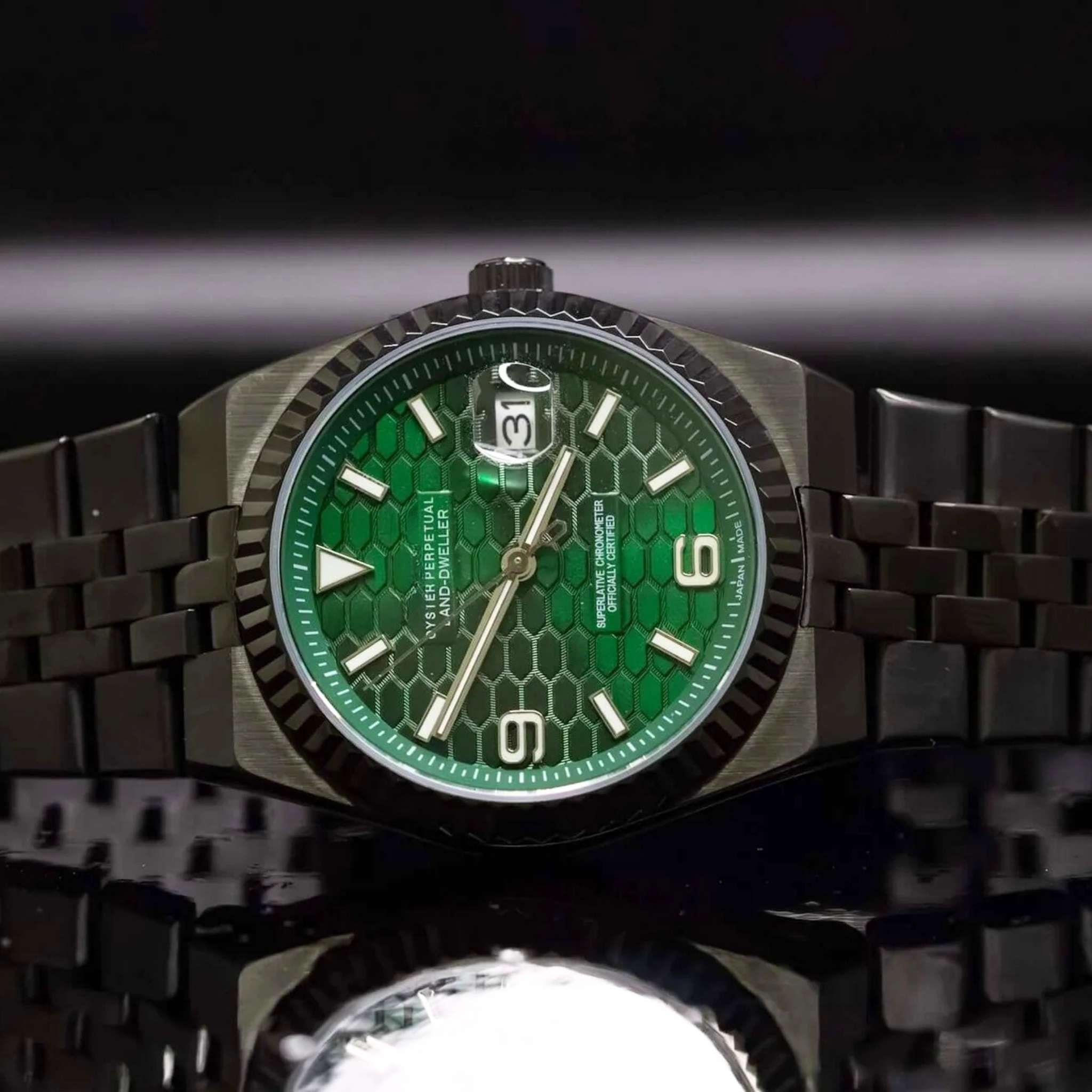 Profil du boîtier acier de la montre Seikmod Land Dweller au design robuste et élégant