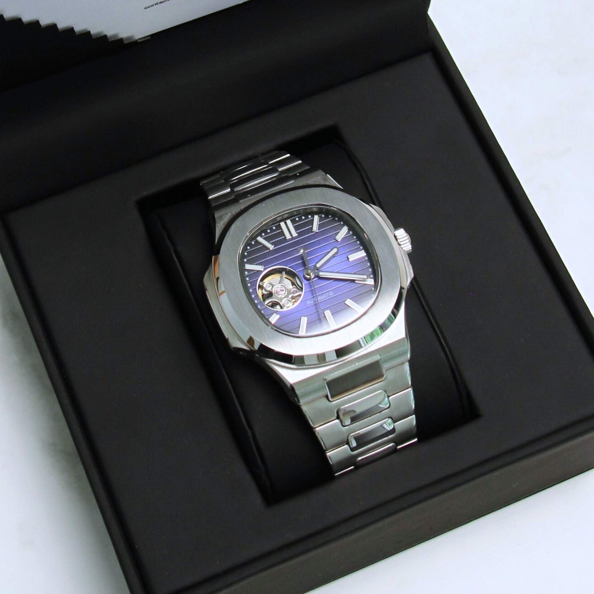 Nautic Cœur Ouvert Bleu portée au poignet | Modus Horlogerie