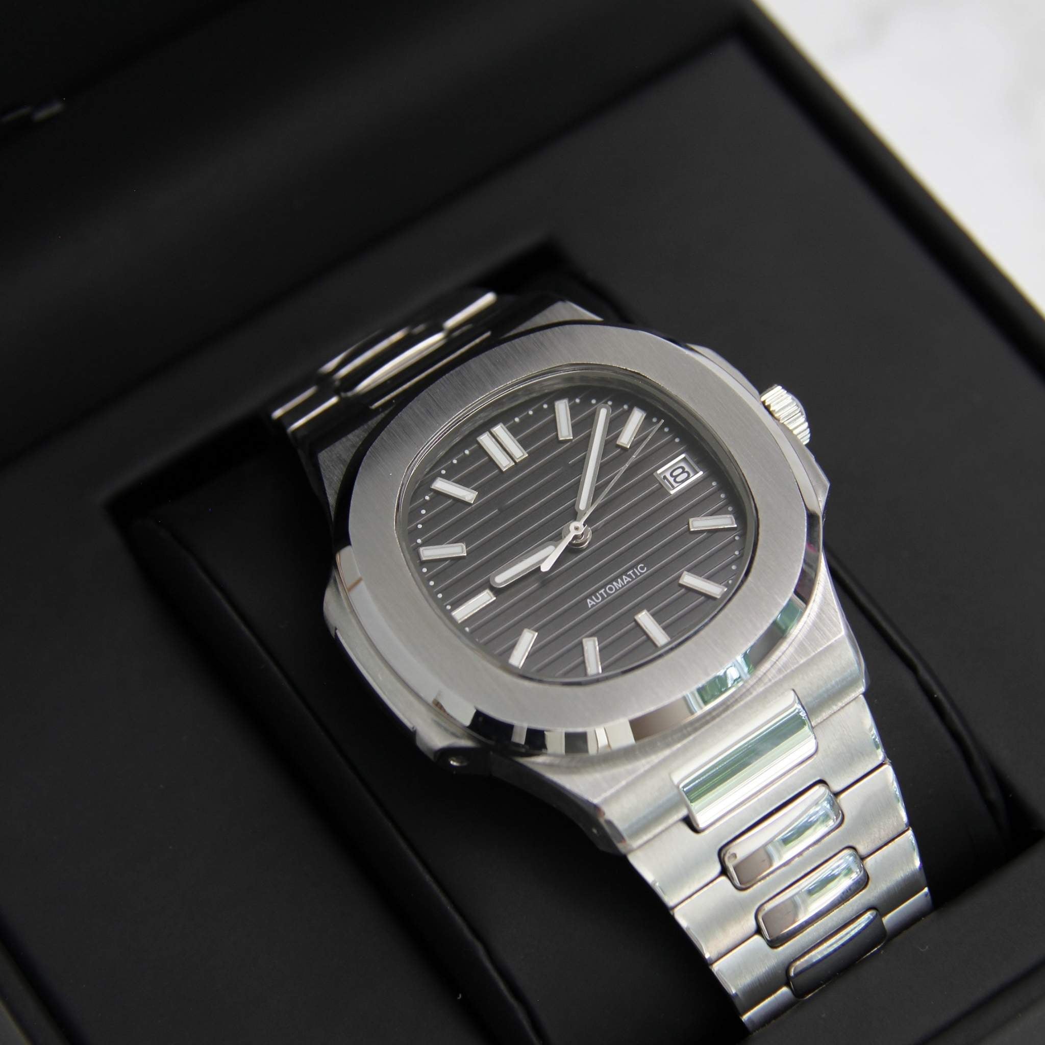 Nautic Noir portée au poignet | Modus Horlogerie