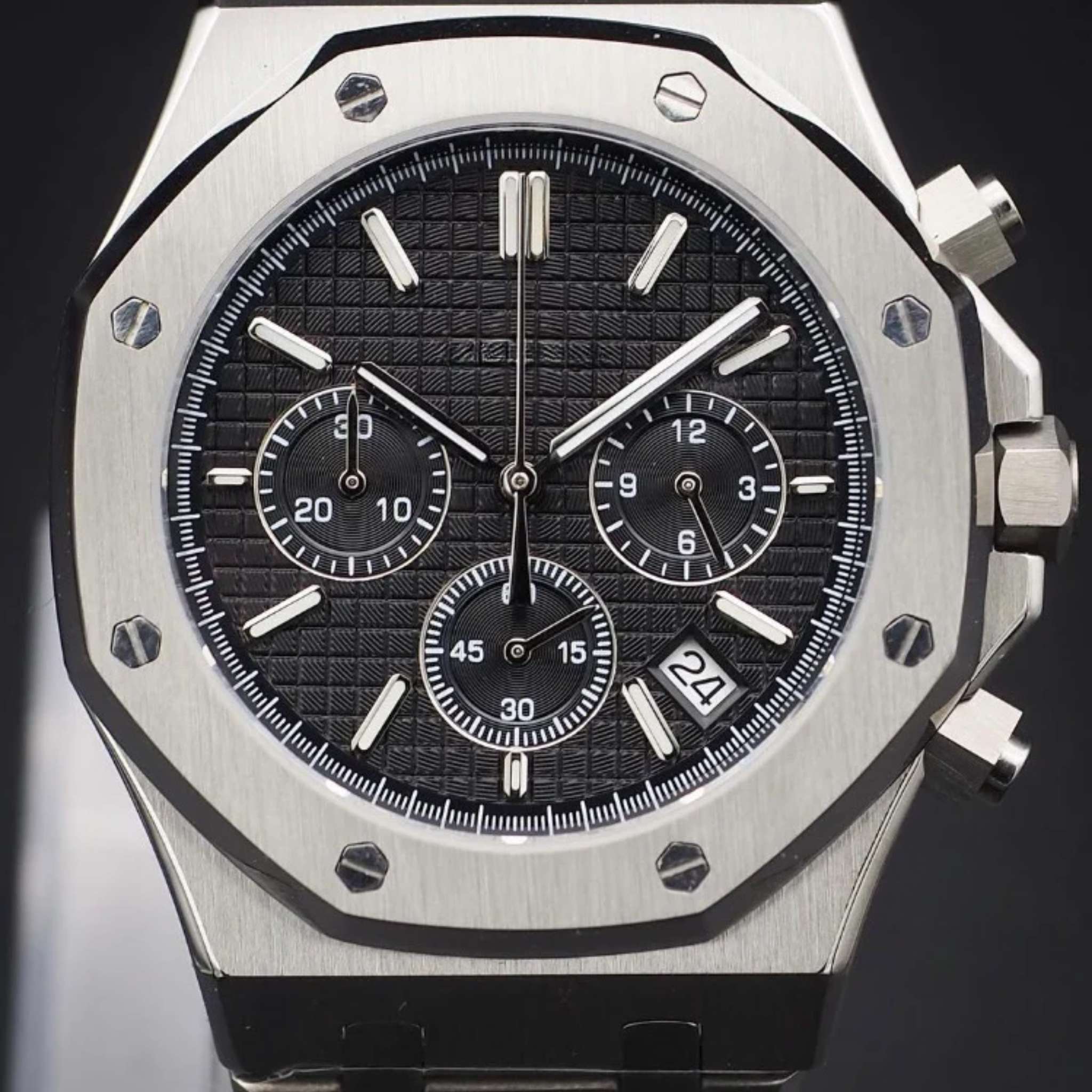 “Cadran noir chronographe de la montre SEIKMOD Royal Oak VK63 avec compteurs fonctionnels”