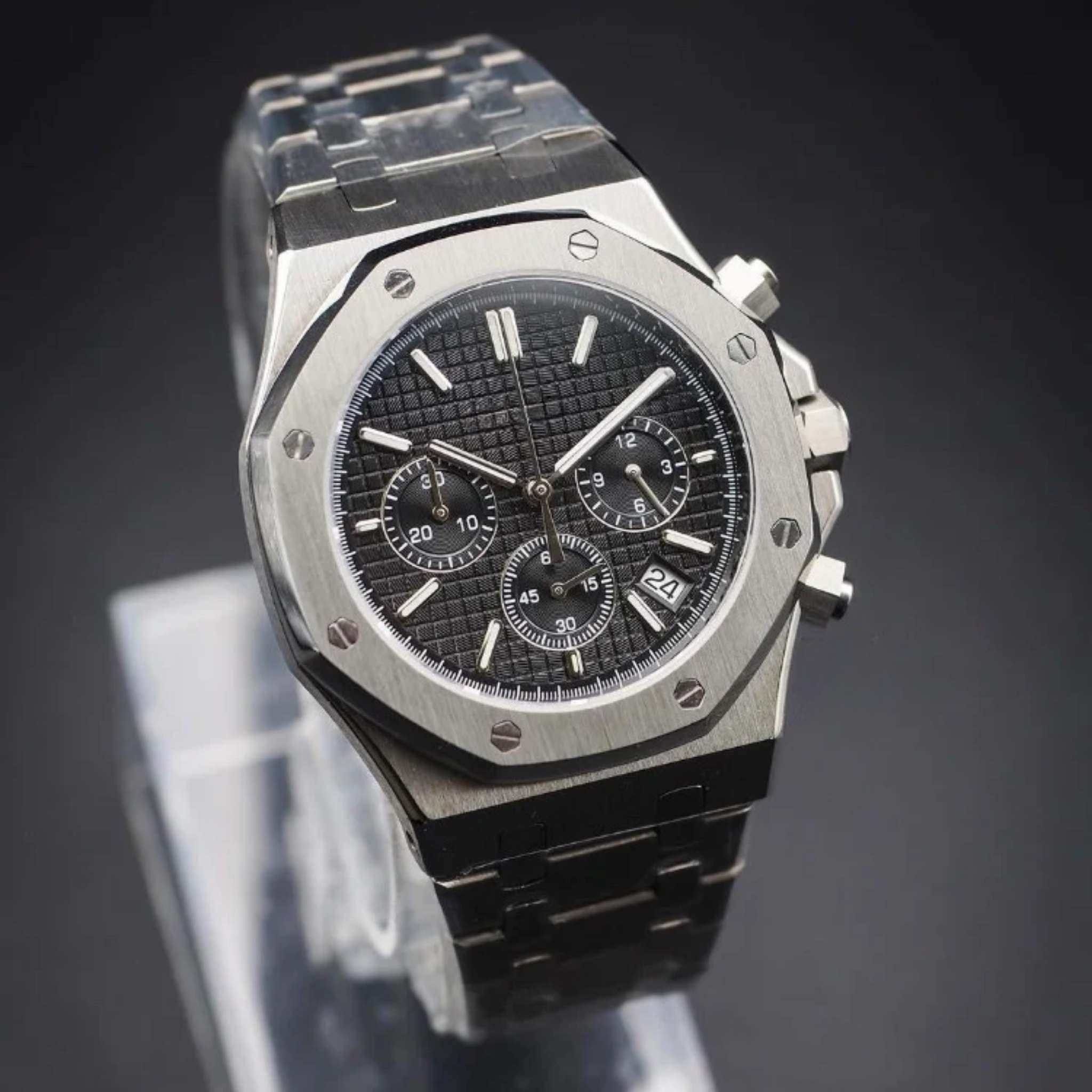 “Cadran noir de la montre SEIKMOD Royal Oak Chrono VK63 avec sous-compteurs fonctionnels et aiguilles luminescentes”