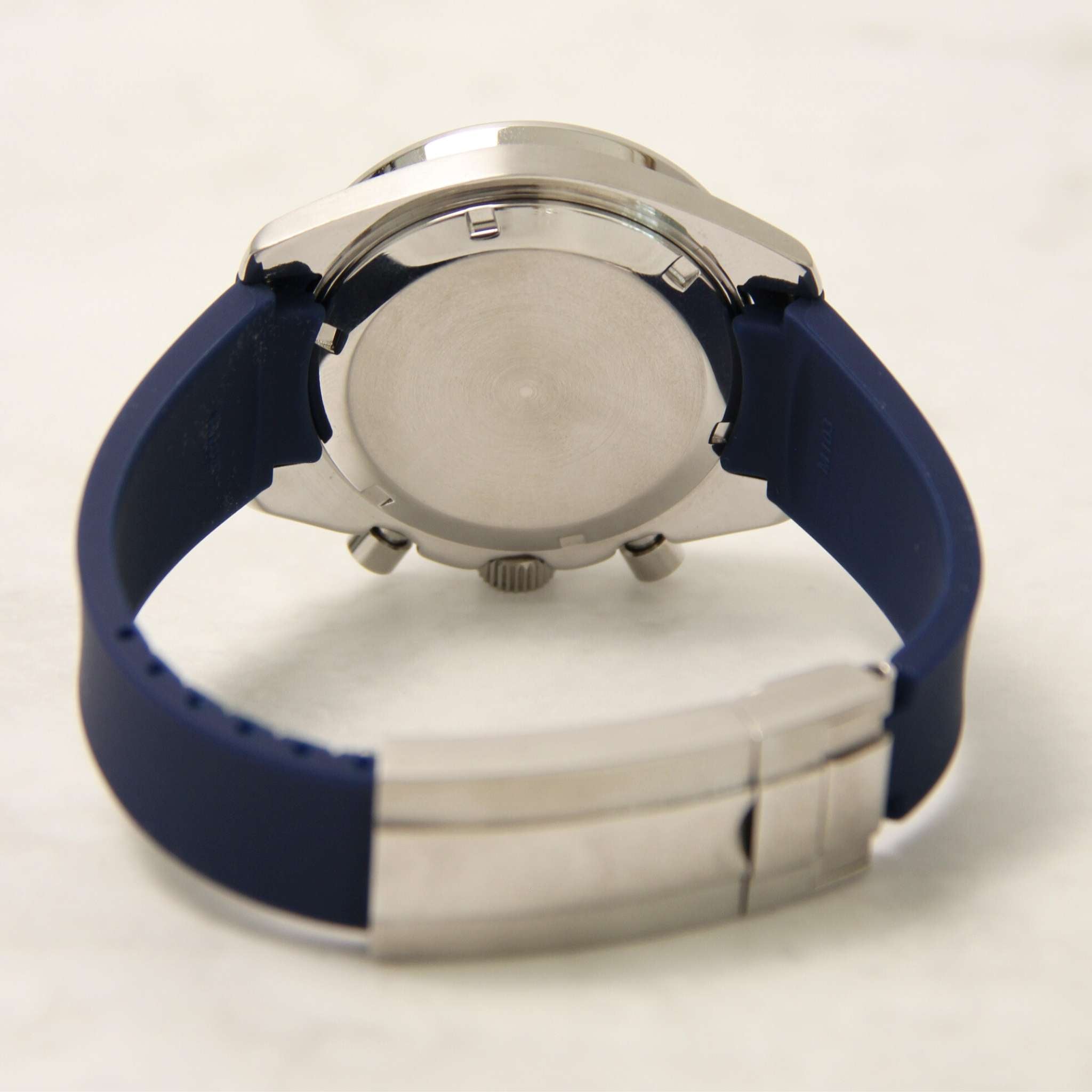 “Bracelet acier et fond poli de la montre SEIKMOD Speedmaster Snoopy Bleu VK63, chronographe méca-quartz fiable et précis”