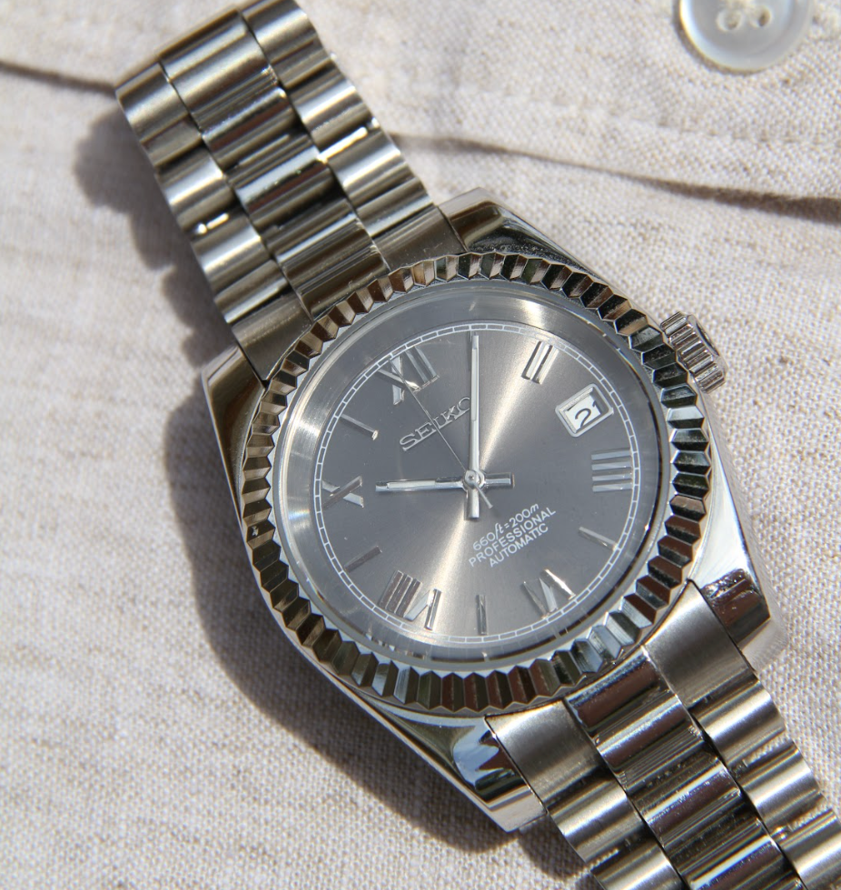 Montre DATEIKO Chiffres Romains Gris 40mm – Automatique NH35, assemblée en France, livraison rapide, garantie 3 ans, écrin offert.