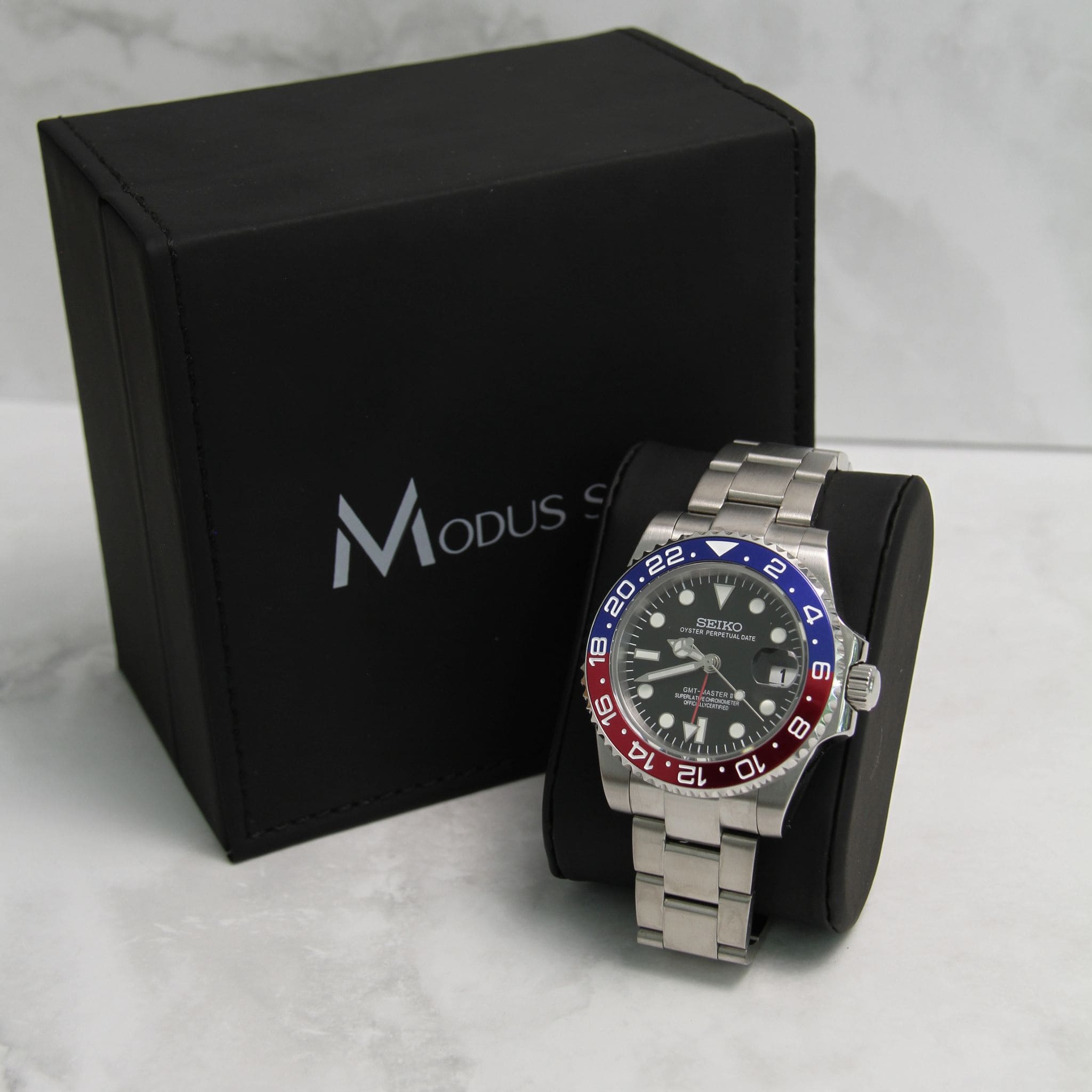 Montre GMTEIKO PEPSI – Automatique NH34, fonction GMT, assemblée en France, livraison rapide, garantie 3 ans, écrin offert.