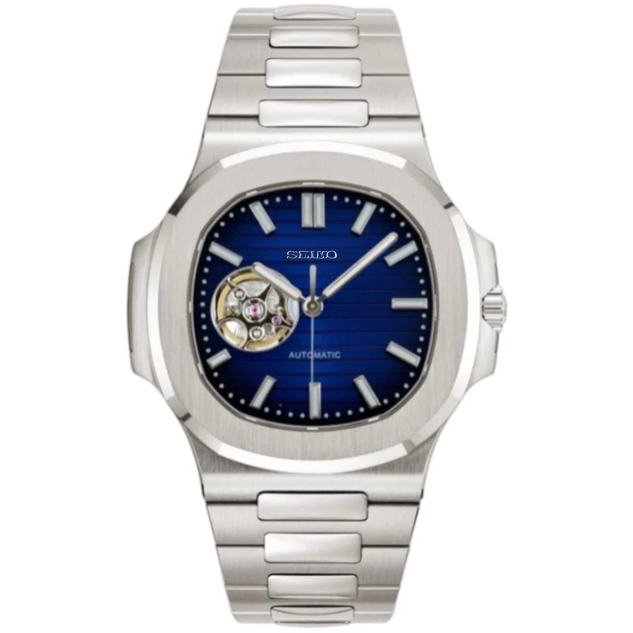 “Montre Modus Nautilus Cœur Ouvert Bleu équipée du mouvement automatique Seiko NH38, cadran bleu avec ouverture sur le mécanisme, assemblée à la main en France”