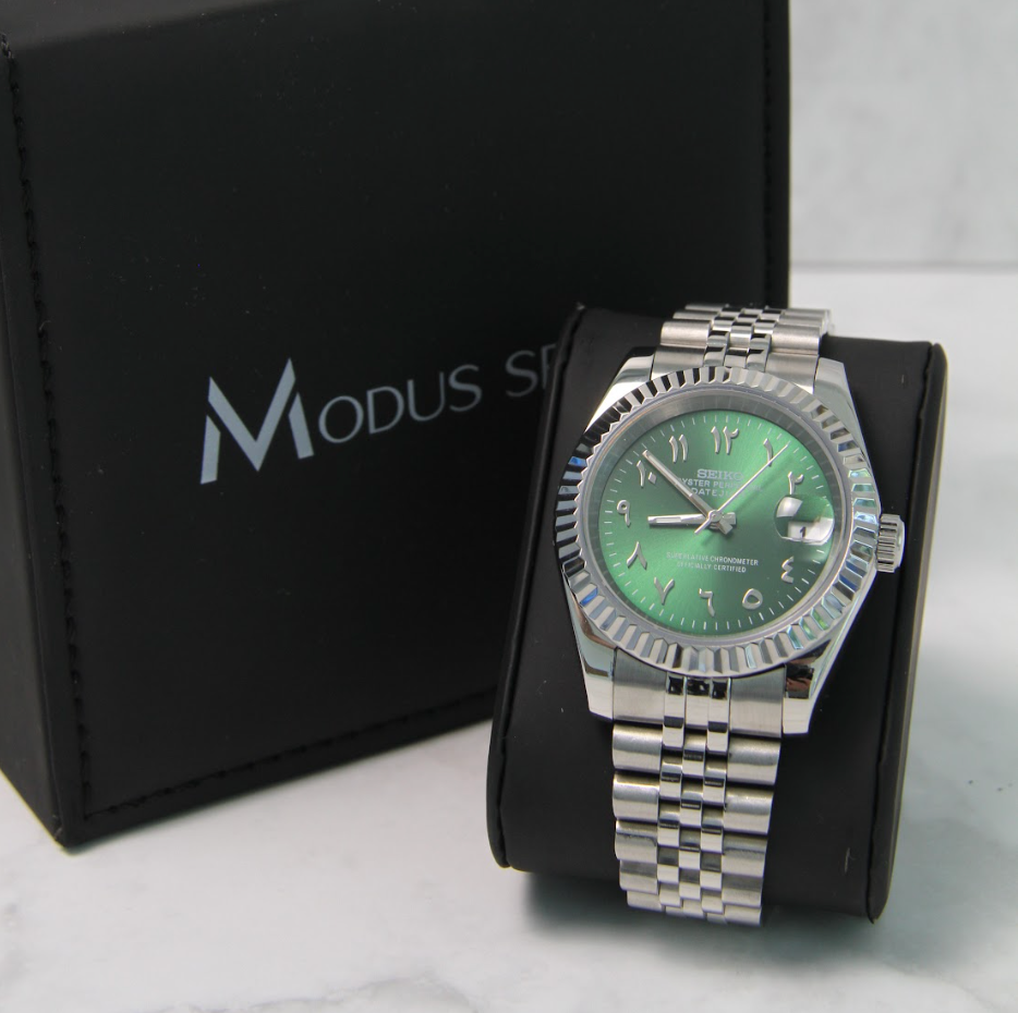 Montre DATEIKO Arabic Vert 40mm – Automatique NH35, assemblée en France, livraison rapide, garantie 3 ans, écrin offert.
