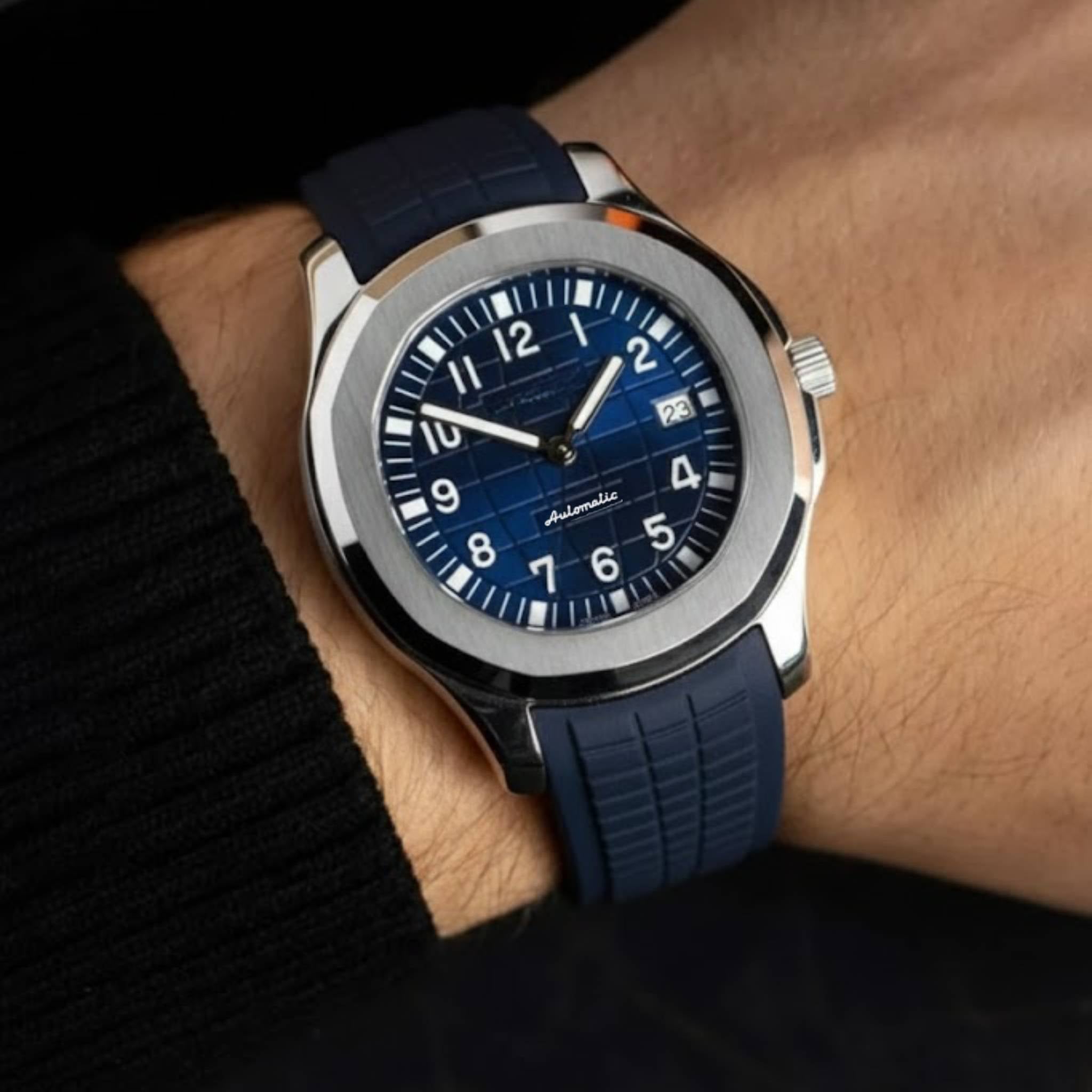 Montre SEIKMOD Aquanaut Bleu équipée du mouvement automatique NH35 portée au poignet.