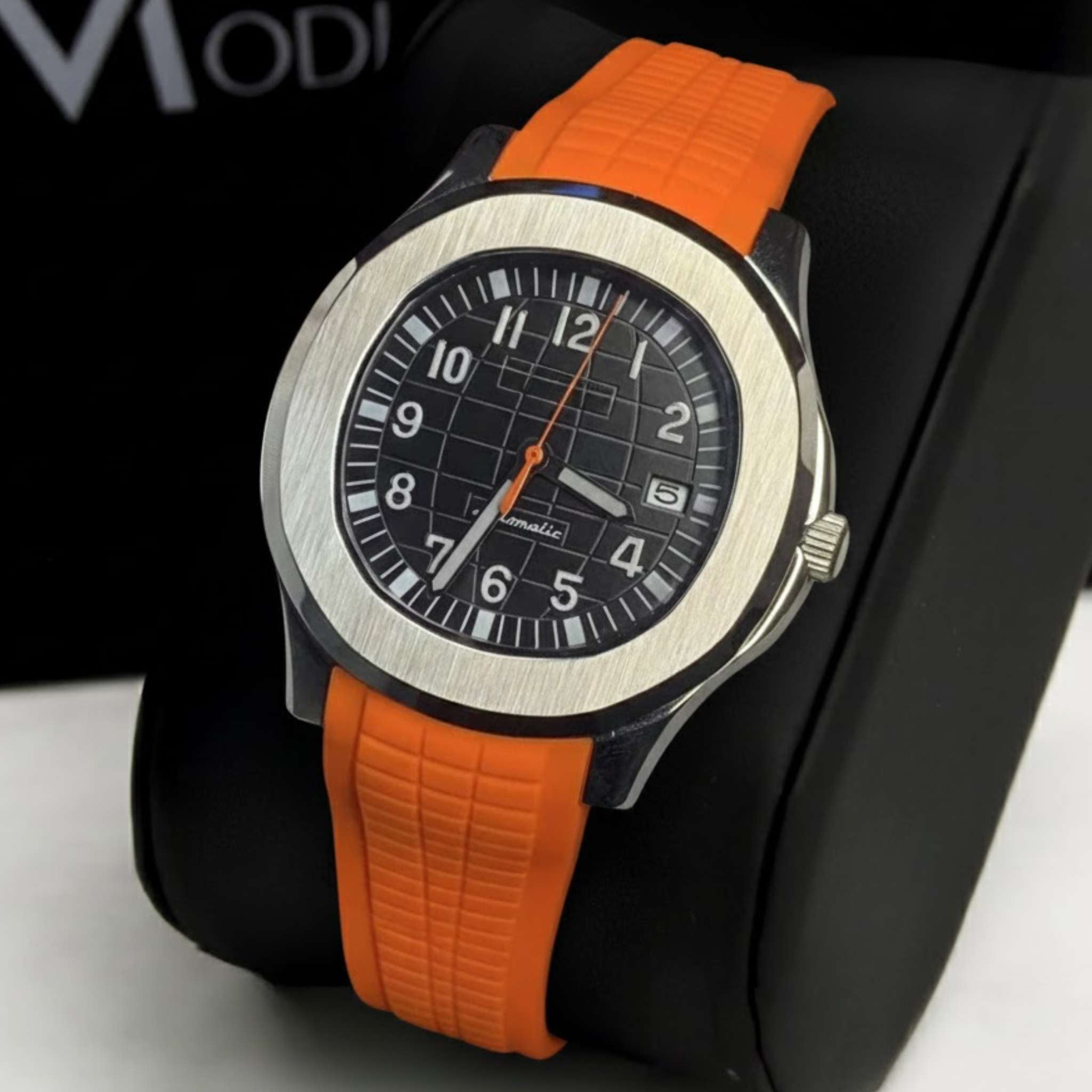 Montre SEIKMOD Aquanaut Orange Noir automatique NH35, assemblée à la main en France.

