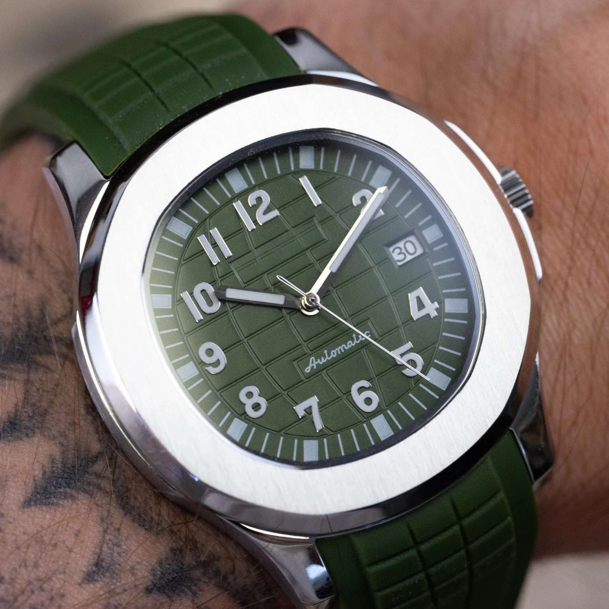 Montre SEIKMOD Aquanaut Vert équipée du mouvement automatique NH35 portée au poignet.
