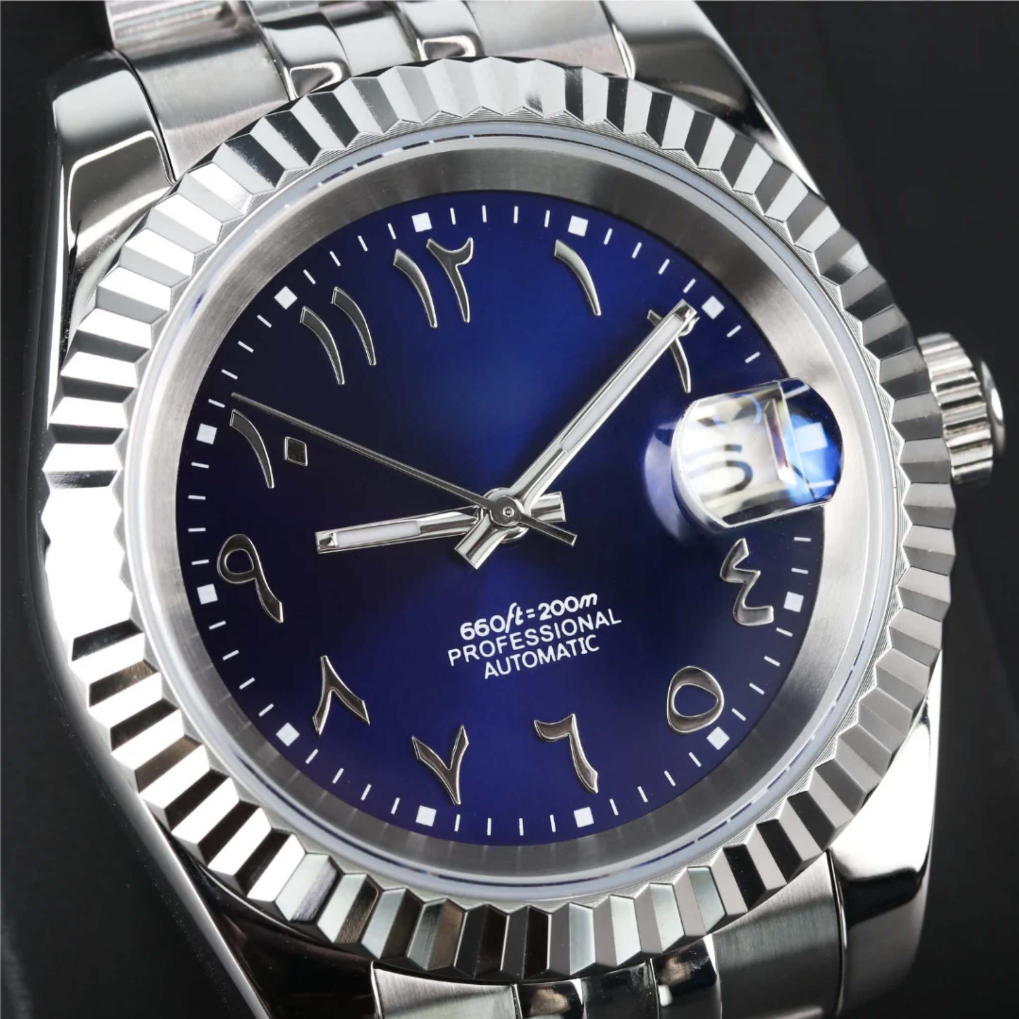 “Cadran bleu de la montre SEIKMOD Datejust Arabic Bleu NH35 avec chiffres arabes et aiguilles luminescentes”