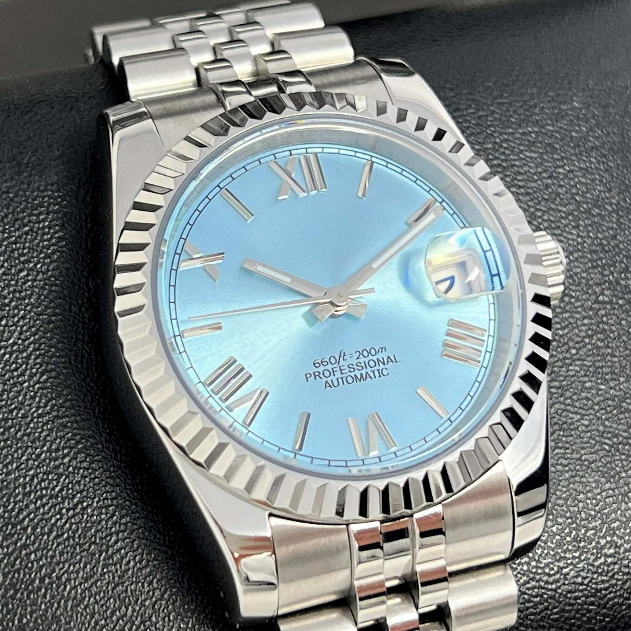 “Cadran bleu de la montre SEIKMOD Datejust Chiffres Romains NH35 avec chiffres romains argentés et aiguilles luminescentes”