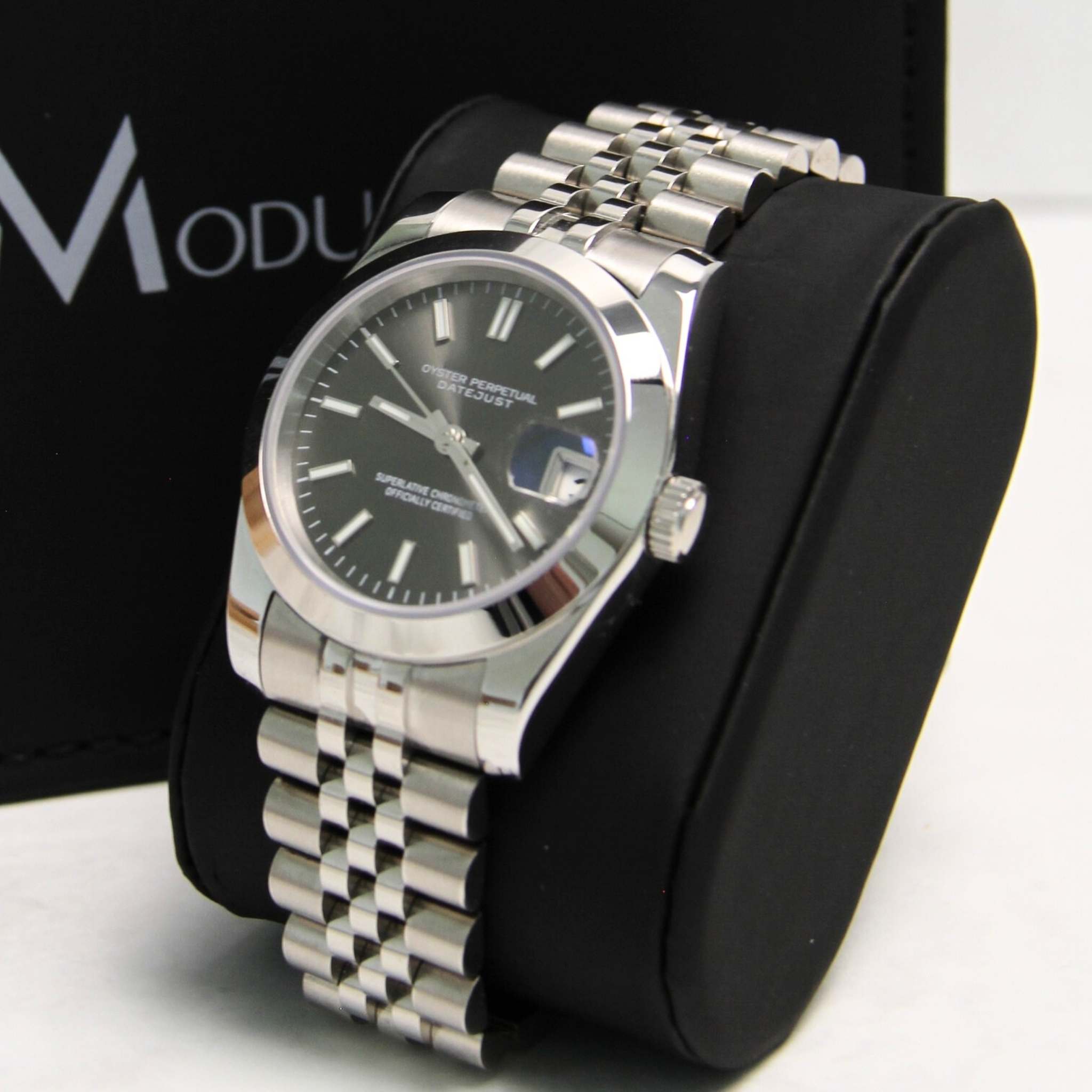 “Montre SEIKMOD Datejust Gris 36mm NH35 vue de face, assemblée à la main en France, cadran gris et boîtier acier poli”