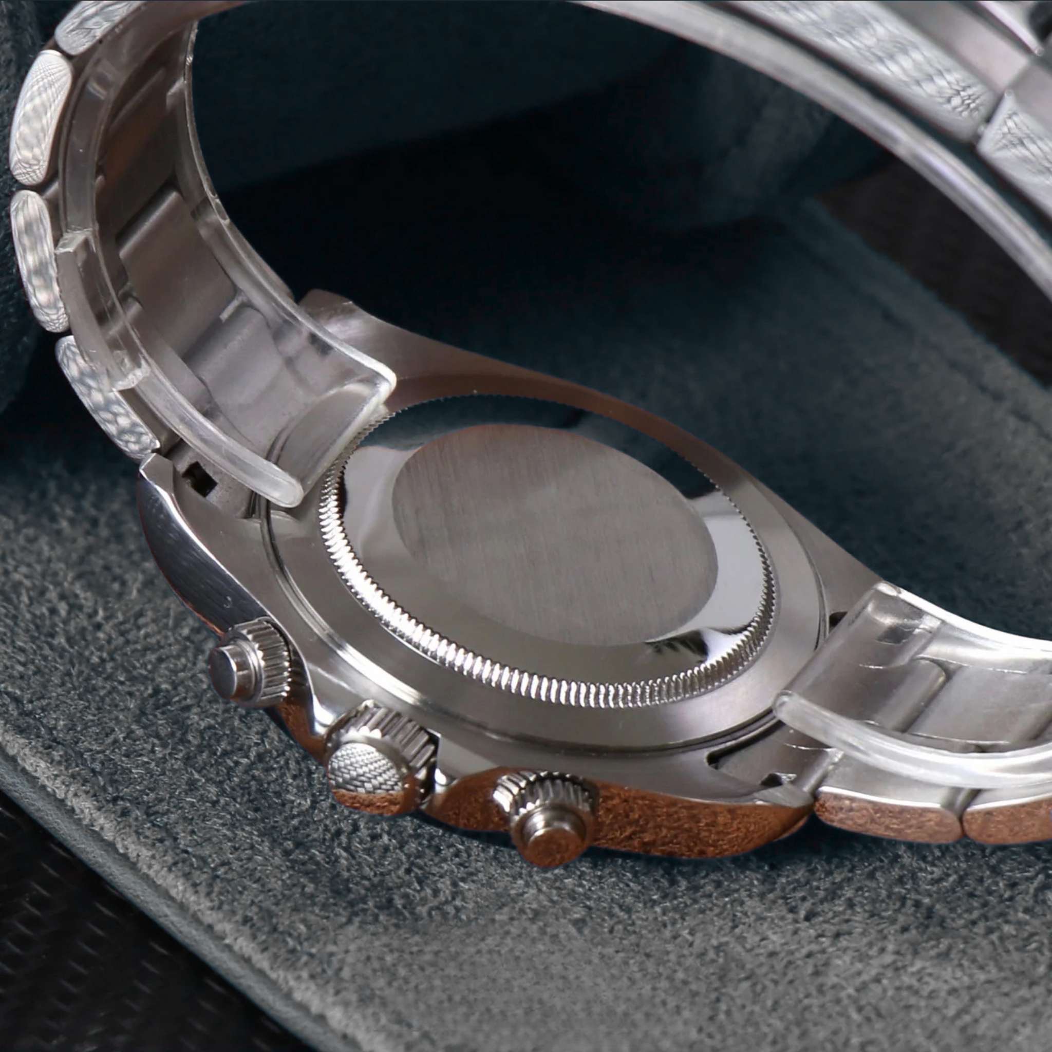 “Bracelet acier et fond poli de la montre SEIKMOD Daytona Bleu Ciel VK63, chronographe méca-quartz précis et durable”