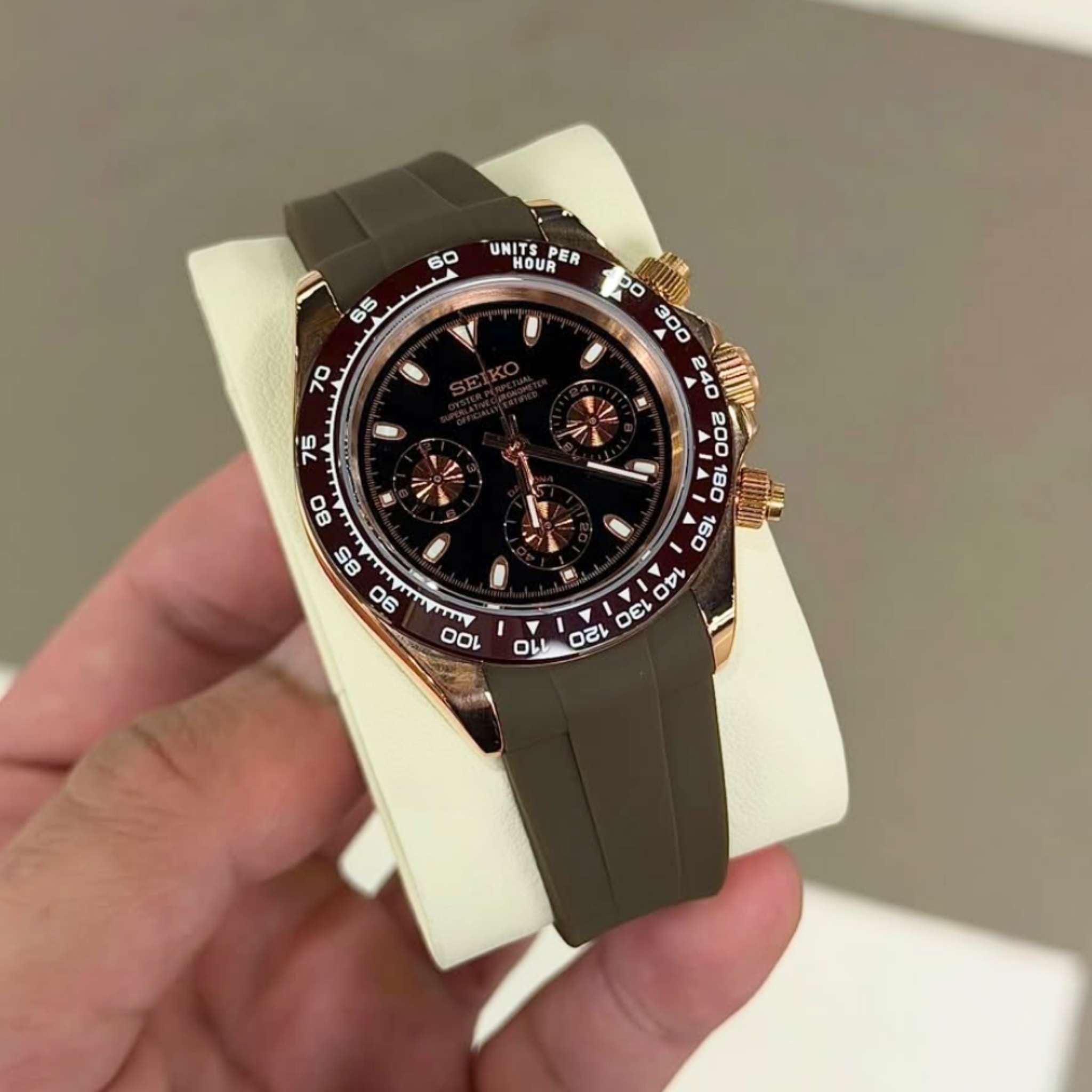 Bracelet Oysterflex marron confortable et résistant sur montre Seikmod Daytona