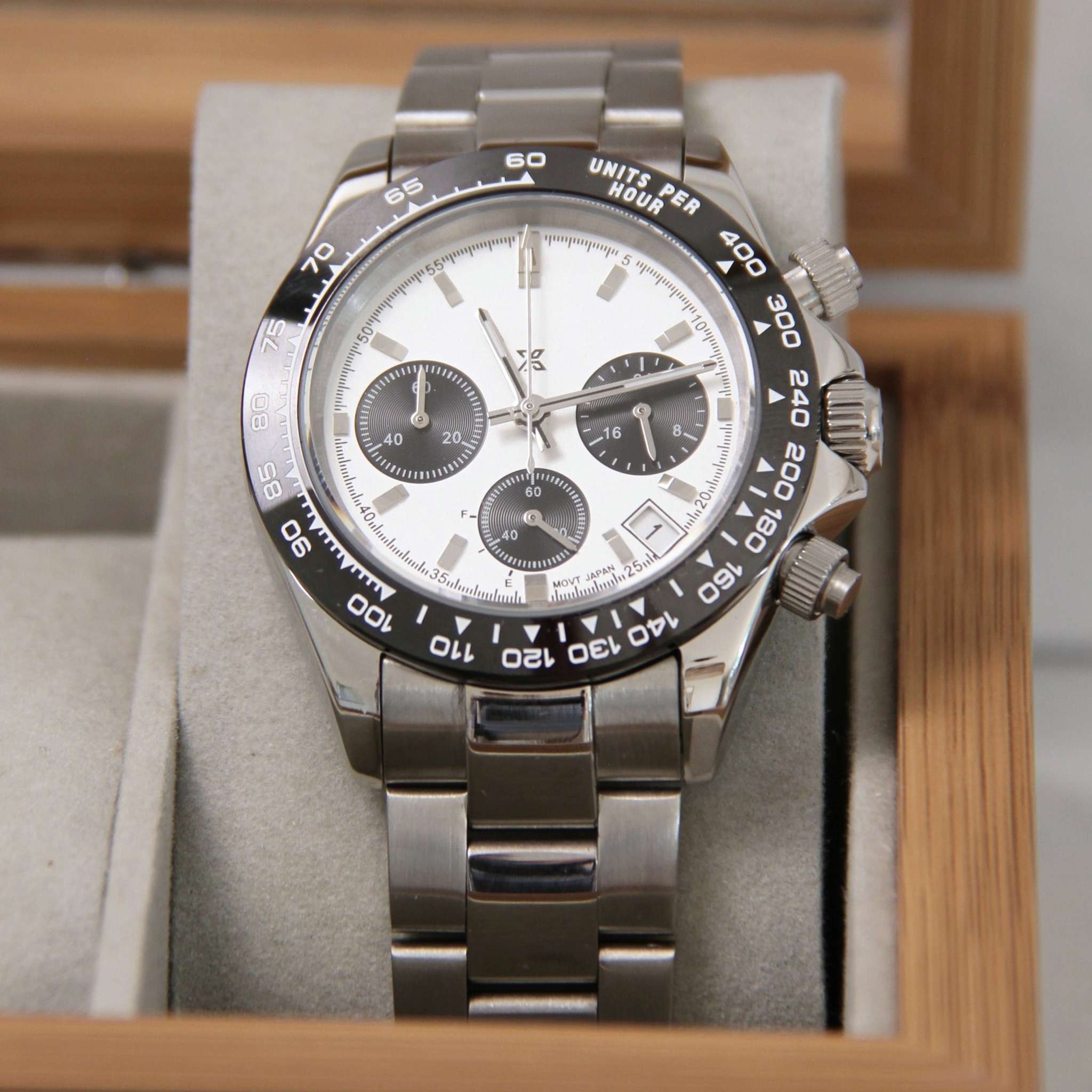 “Cadran blanc de la montre SEIKMOD Daytona Panda VK63 avec compteurs noirs et aiguilles luminescentes argentées”