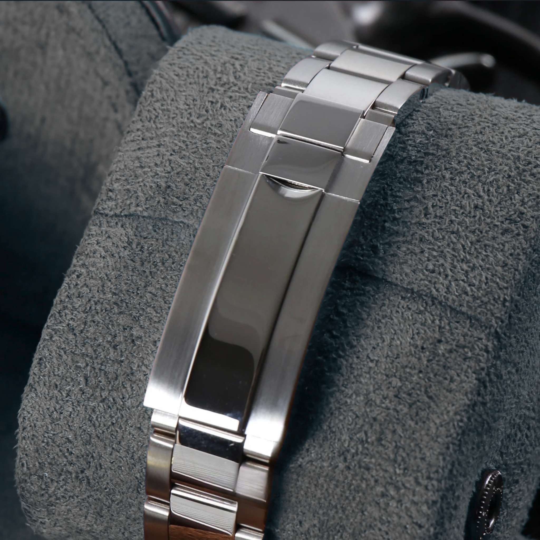 “Fermoir réglable à cran de la montre SEIKMOD Daytona Panda Blanc VK63, système ajustable facilement pour un confort optimal”