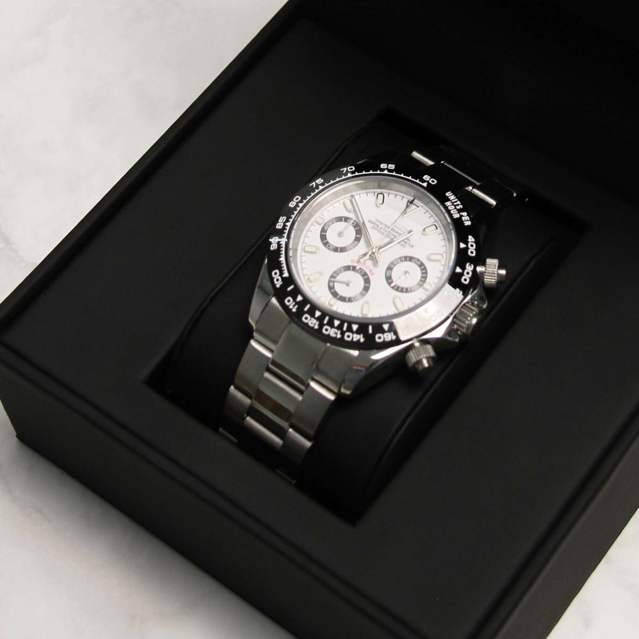 “Montre SEIKMOD Daytona Panda VK63 présentée dans son écrin premium Modus Horlogerie”