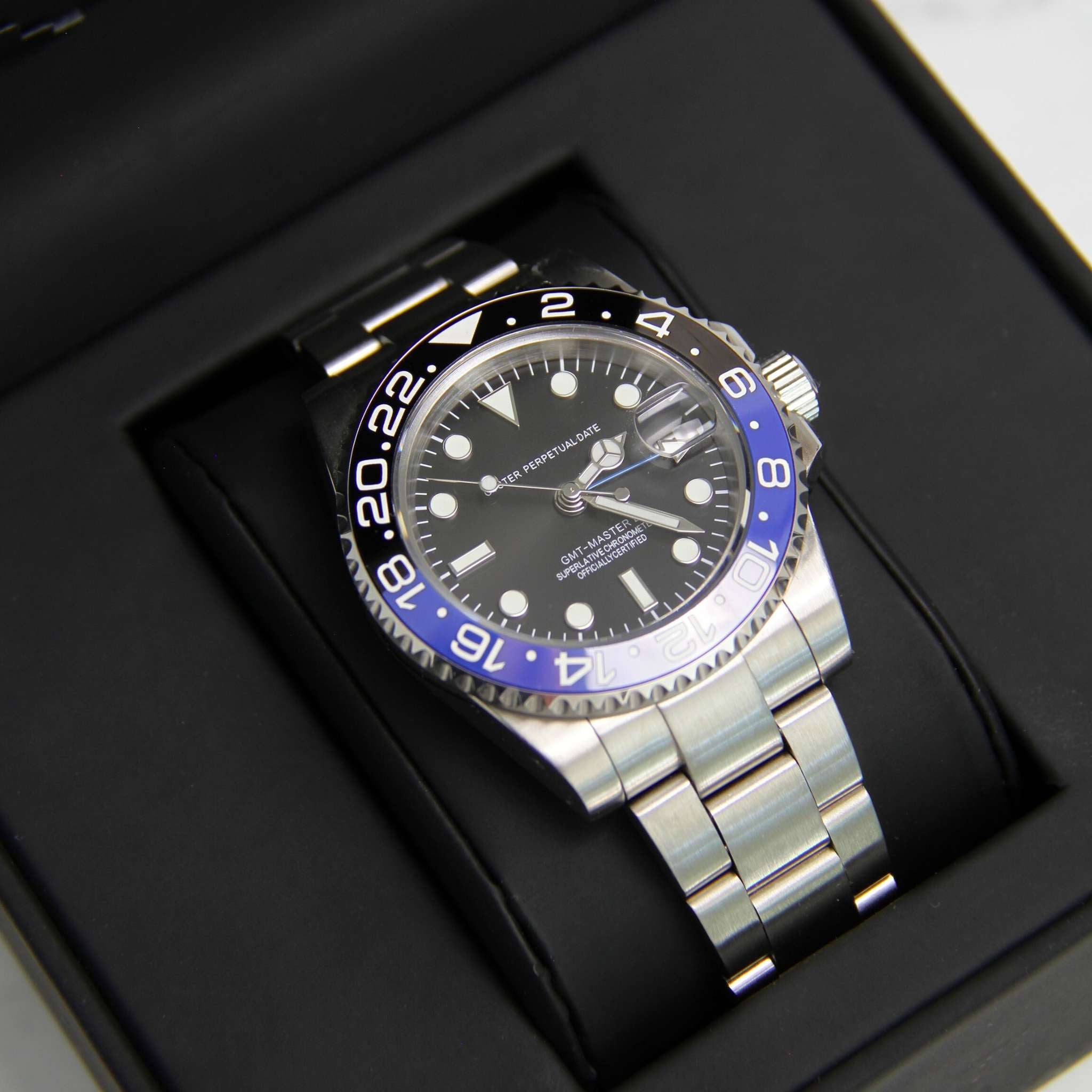 Écrin premium Modus avec montre SEIKMOD GMT Batman et accessoires