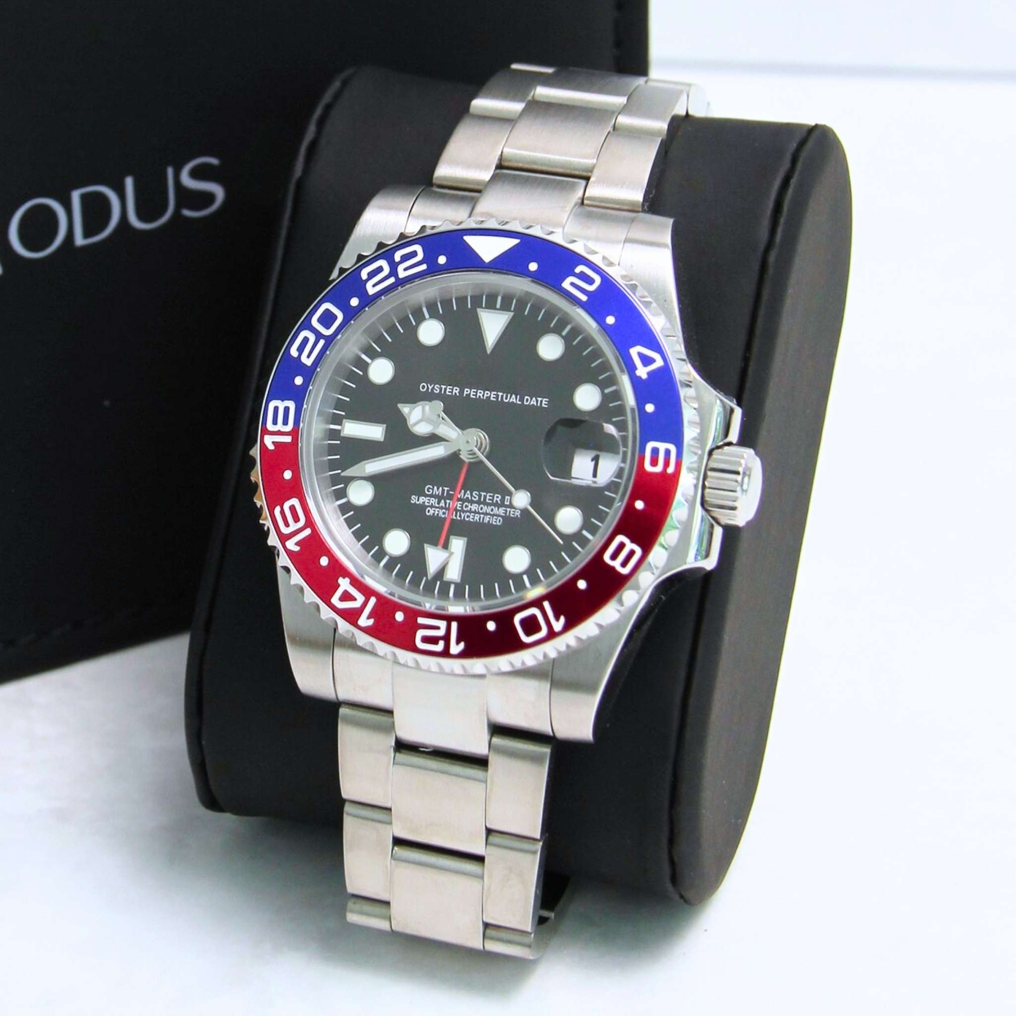 Montre SEIKMOD GMT Bruce Wayne vue de face, mouvement automatique NH34, assemblée en France