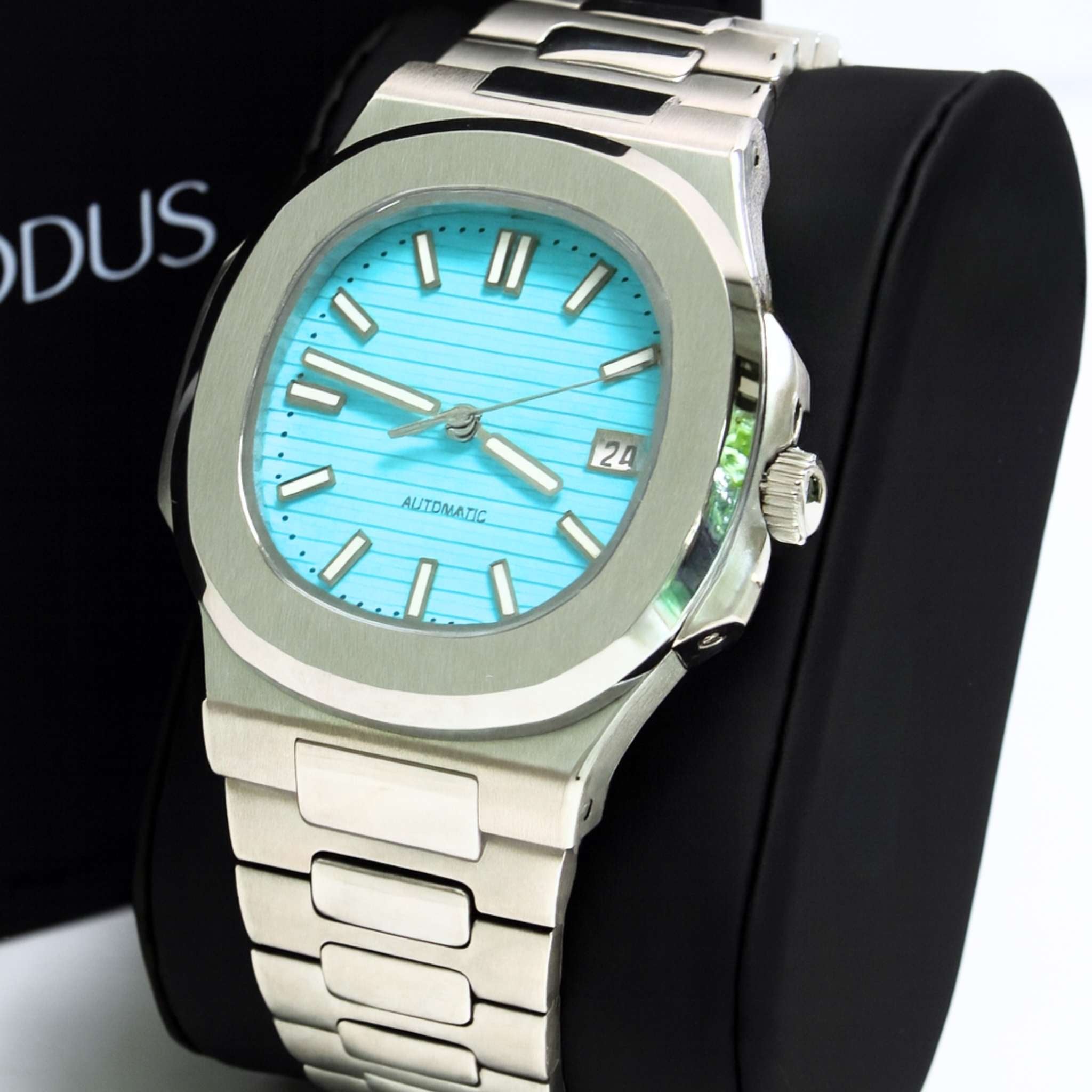 “Montre SEIKMOD Nautilus Tiffany équipée du mouvement automatique Seiko NH35, cadran bleu turquoise et boîtier acier poli, assemblée à la main en France”