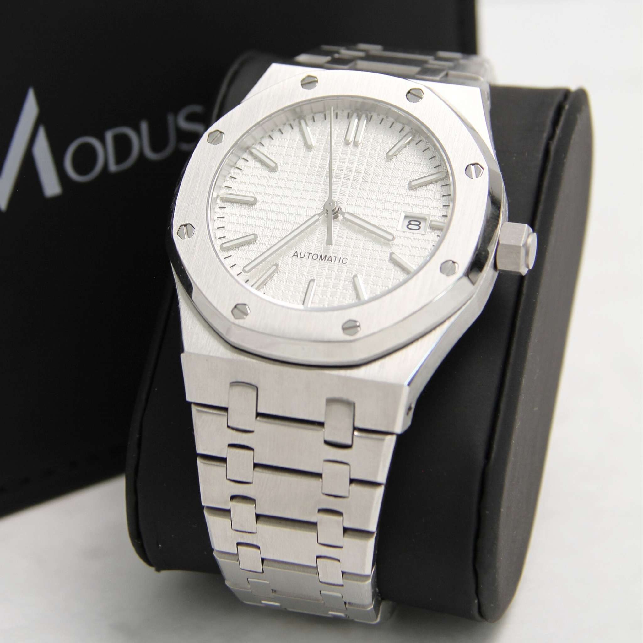 “Montre SEIKMOD Royal Oak Blanc NH35 vue de face, assemblée à la main en France, cadran blanc et boîtier acier brossé”