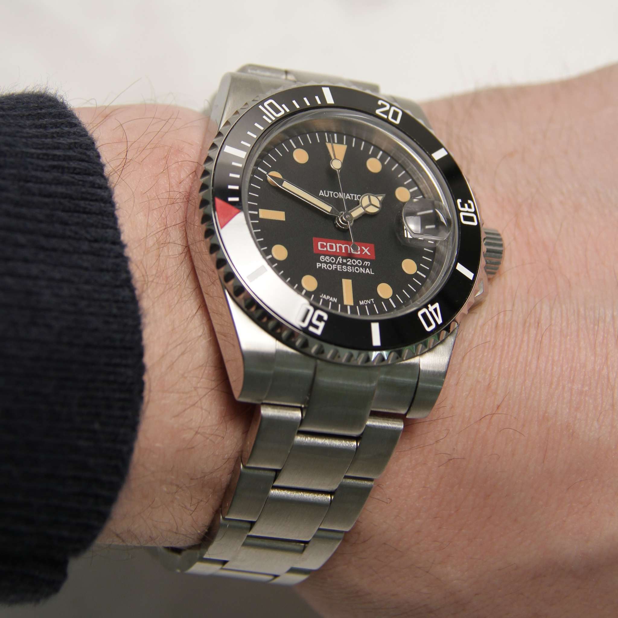 “Montre SEIKMOD Submariner COMEX NH35 portée au poignet, design professionnel et boîtier acier inoxydable 316L”